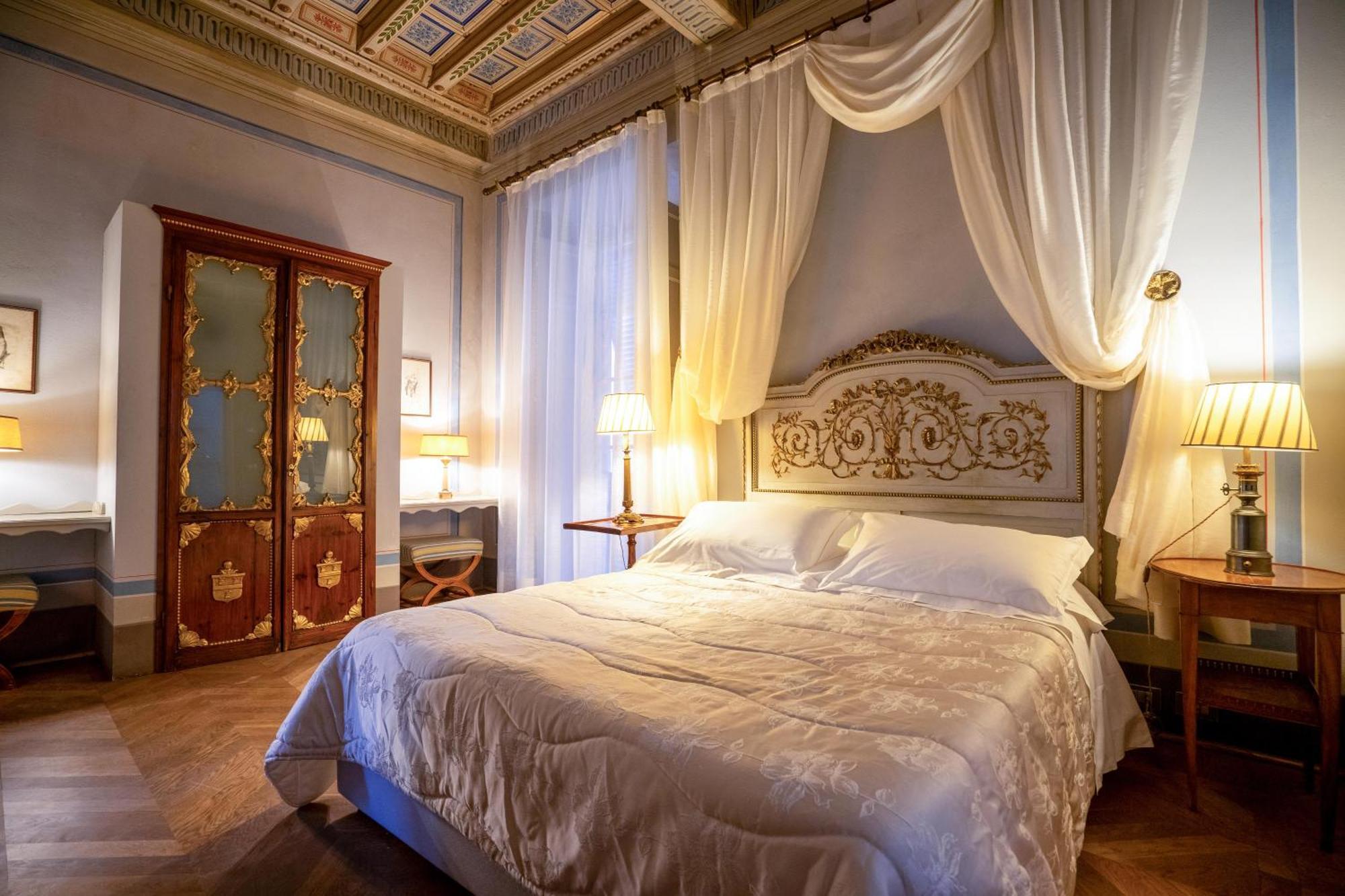مبيت وإفطار لوكا Palazzo Rocchi - Residenza D'Epoca المظهر الخارجي الصورة