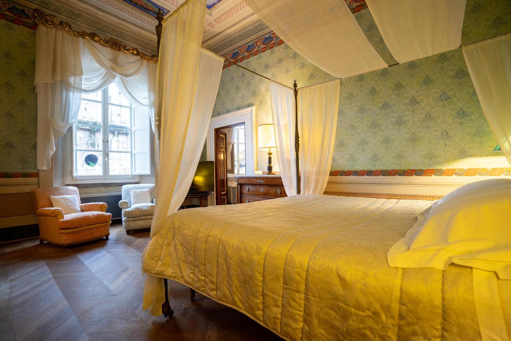 مبيت وإفطار لوكا Palazzo Rocchi - Residenza D'Epoca المظهر الخارجي الصورة