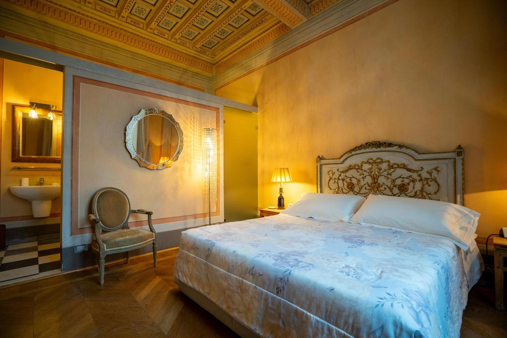 مبيت وإفطار لوكا Palazzo Rocchi - Residenza D'Epoca المظهر الخارجي الصورة